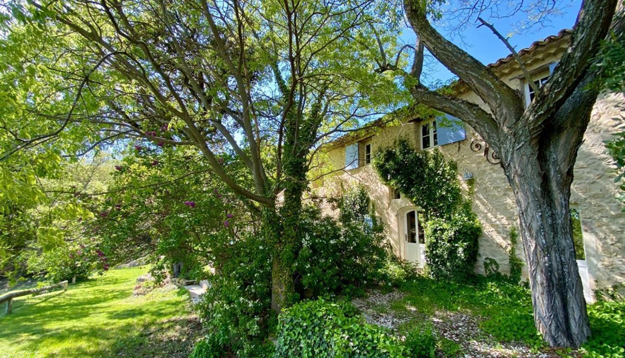 Les Gouts Et Les Couleurs Aparthotel Cucuron Exterior photo